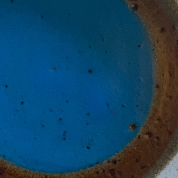 Denby Potter's Wheel ashtray or bowl with a blue center glaze. - Picture 6 of 13